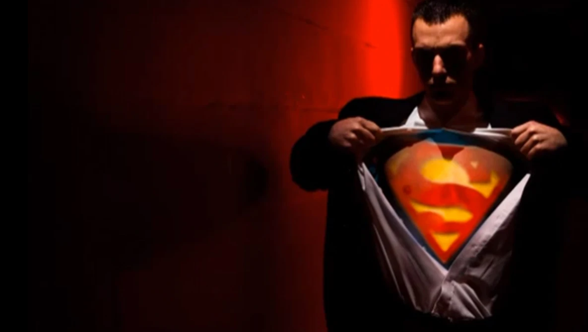 Watch Strobist Superman shoot: behind the scene on YouTube.