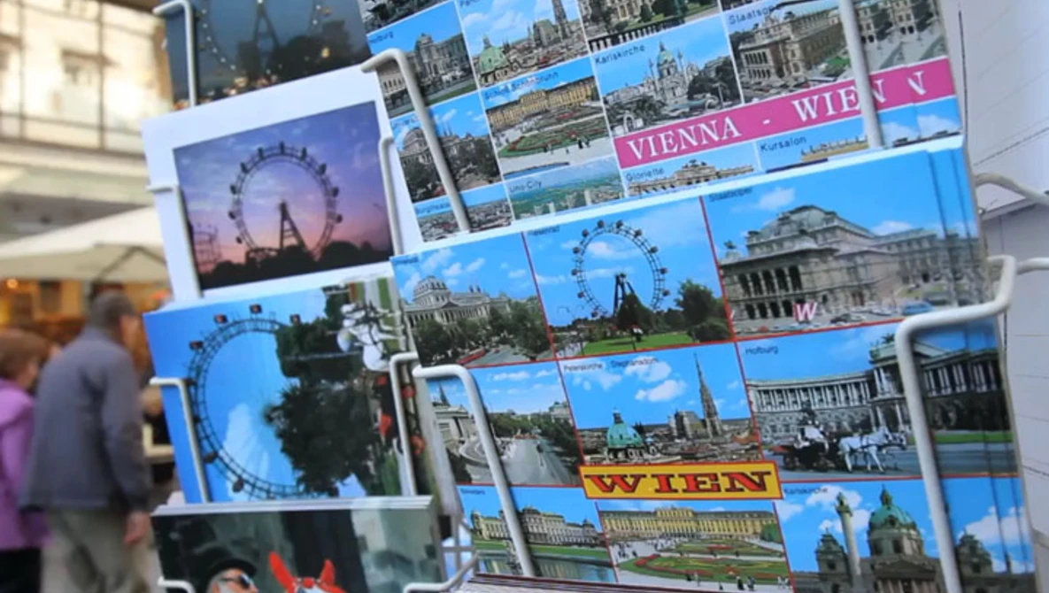 Watch Top 10 DSLR Traveler Tips on Vimeo.