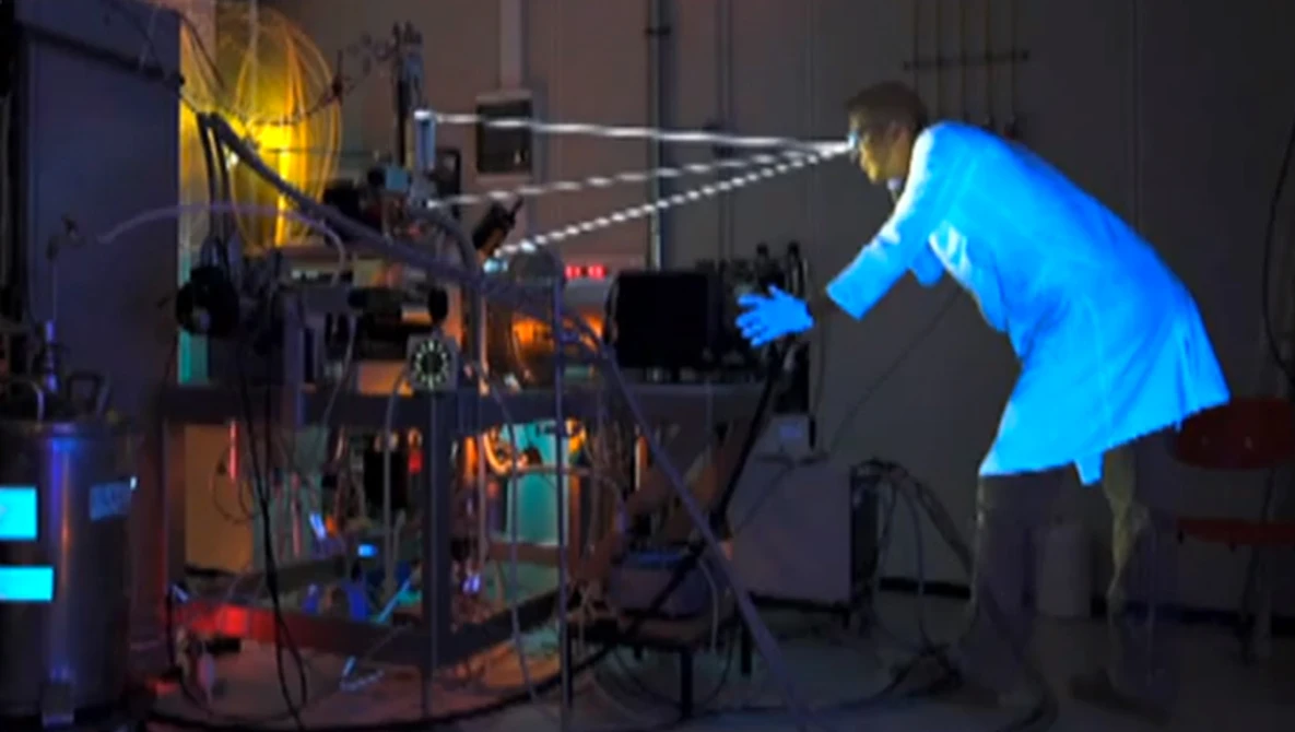Watch Light Art Photographer Jan Leonardo Wöllert | euromaxx on YouTube.