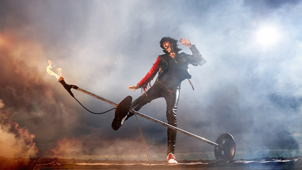 Watch Photoshoot with Eric Nally of Foxy Shazam (Scene from LJVSJL Tutorial) on Vimeo.