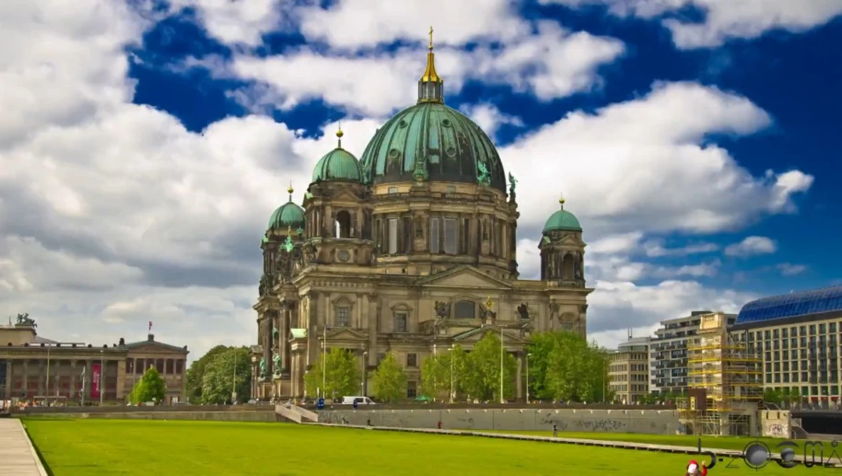 Watch Berlin Hyperlapse on Vimeo.