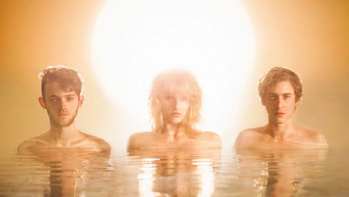 Watch Photoshoot with SX - How to shoot a band in a swimming pool on YouTube.