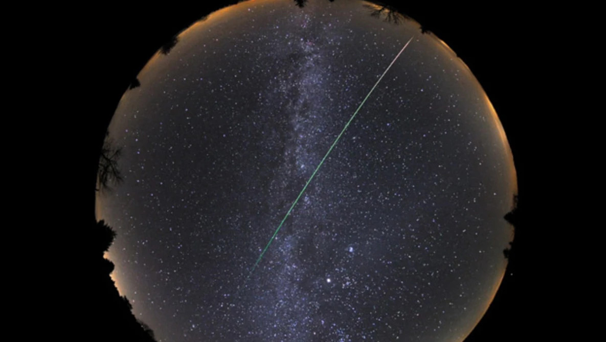 Watch Leonid and Zodiacal Light on Vimeo.