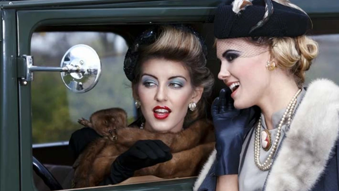 Watch Behind the Scenes 1930's Photo Shoot with Detroit Fashion Photographer Paul Manoian on Vimeo.