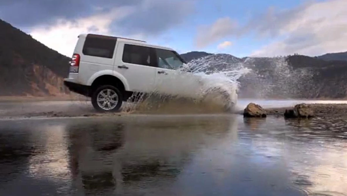 Watch Splice Boys - Land Rover TVC + Making Of = Bullet-Time on Vimeo.
