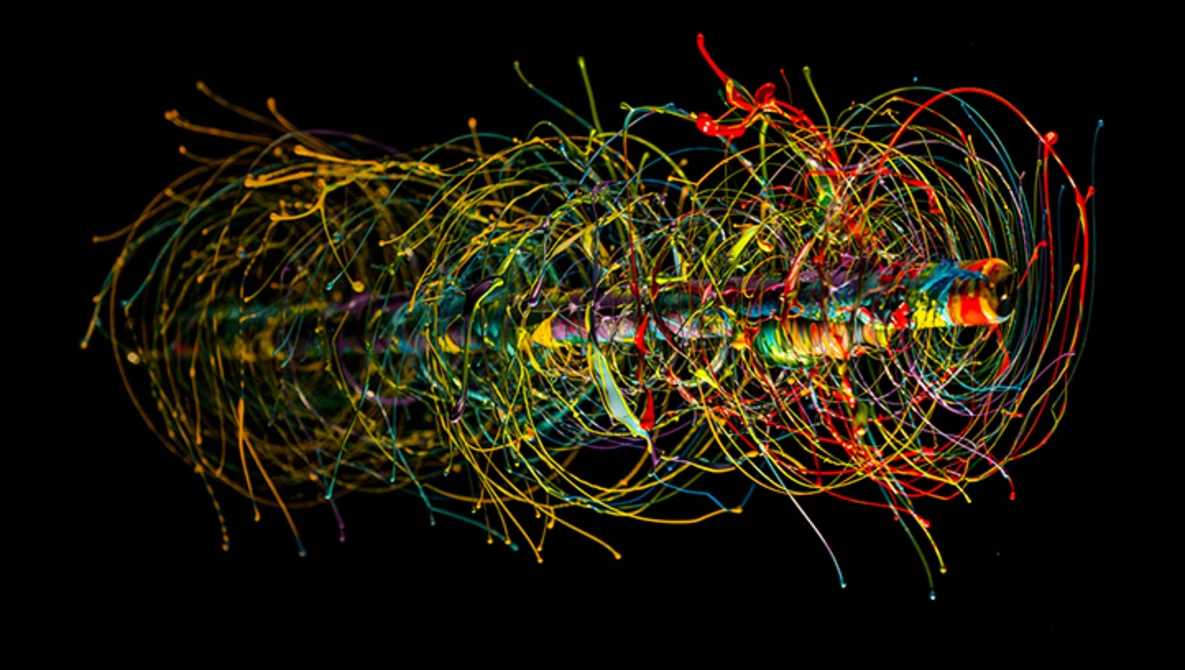 Watch Fabian Oefner - Black Hole on Vimeo.