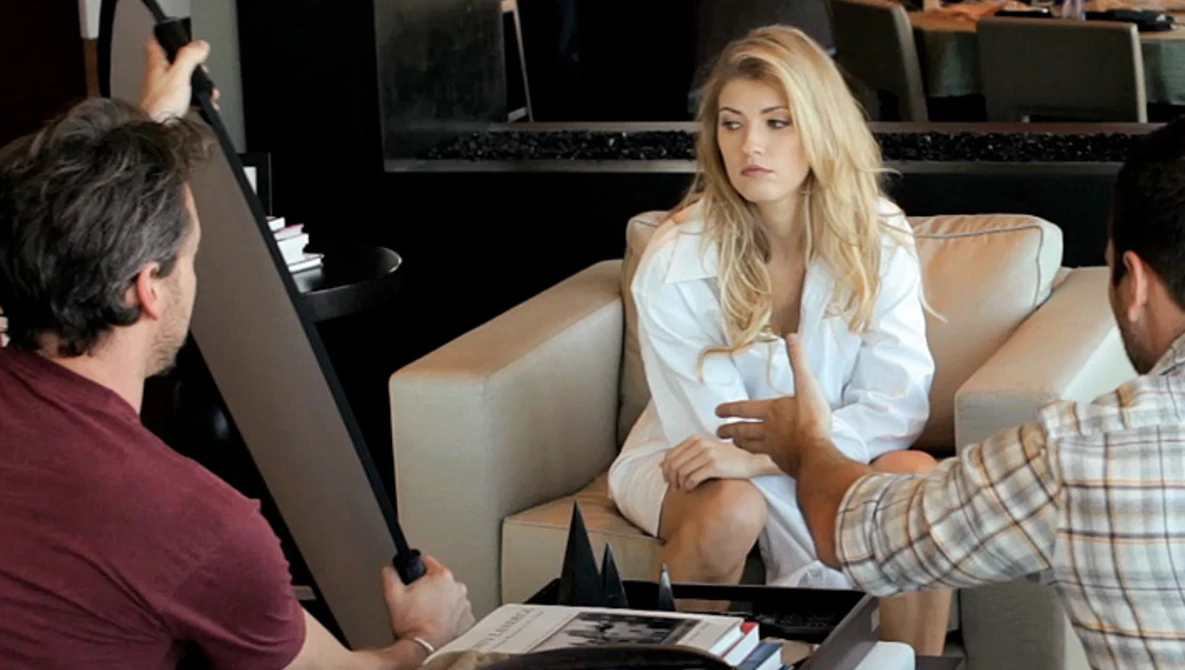 Watch Profoto Collapsible Reflector Review and BTS on YouTube.