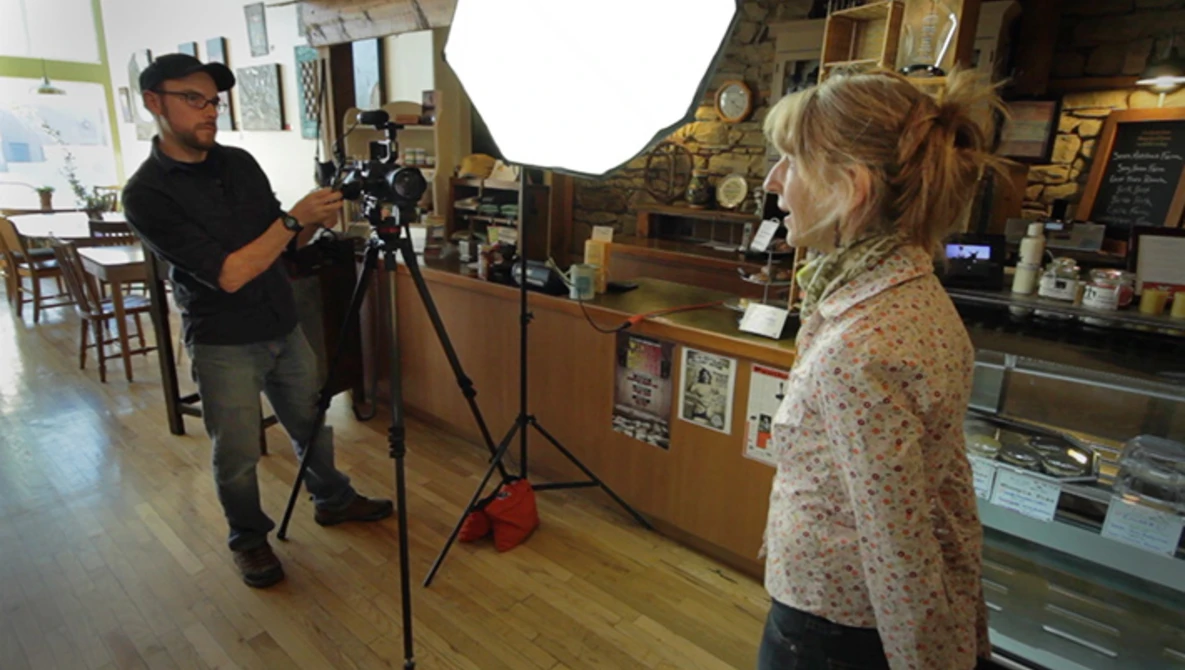Watch Review of the Strahlen LED Video Production Light on YouTube.