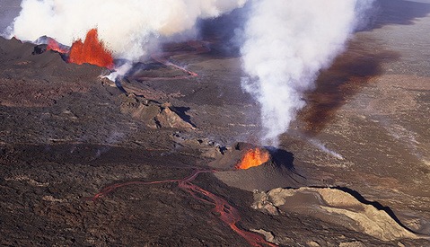 Medium Format in the Sky: Eric Crosland's Aerial Photos of the Icelandic Eruption