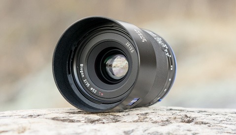 Fstoppers Reviews the Beautifully Crafted Zeiss Loxia 35mm f/2 Lens