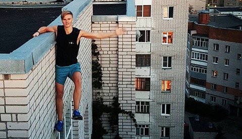 Teenager Dies From Fall After Posing for Selfie on Top of Building for His Instagram Account