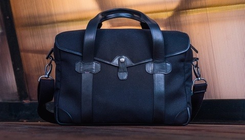 Fstoppers Reviews the Barber Shop 'Bob Cut' Messenger Camera Bag