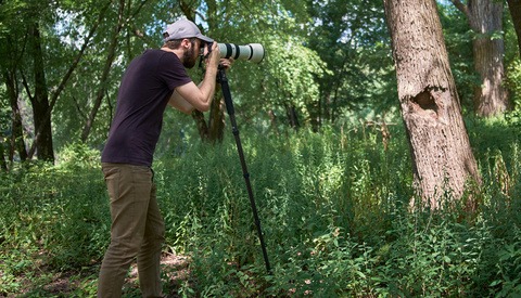 Fstoppers Reviews the AmazonBasics Carbon Fiber Monopod