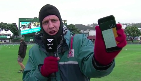Cricket Reporter Claims iPhone Calculator App Is a 'Light Meter,' Gives