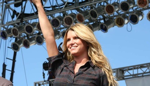 Jessica Simpson Sued by Licensing Agency for Posting Paparazzi Photo on Instagram