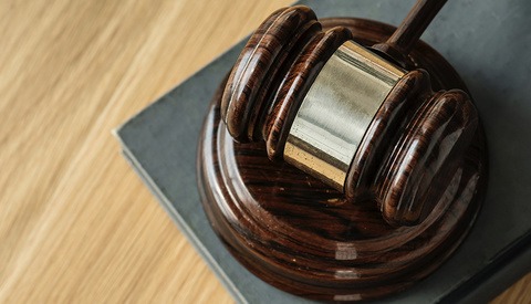 Samsung Sues Their Own Ambassador for $1.6 Million for Using an iPhone
