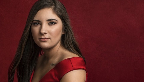 Faking a High End Portrait Backdrop With Texture Overlays