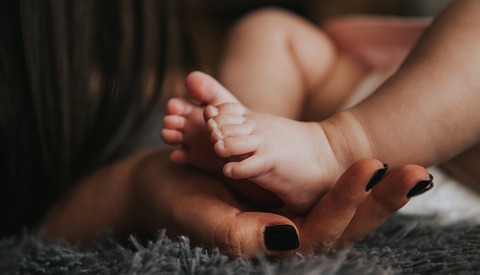 To Edit or Not to Edit? Mum Raises a Debate by Retouching Her Baby Daughter