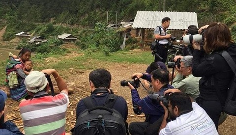 Does Behind-the-Scenes Photo Prove This $120,000 Award-Winning Picture was Staged?