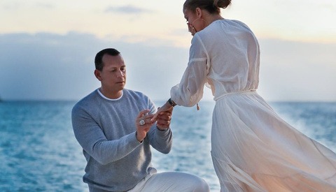 A-Rod and J-Lo Engagement Photos Prove That Instagram Is for Voyeurs, Not Art Enthusiasts