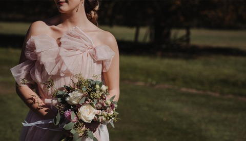 Bride Threatens to Withhold Payment Unless Photographer Captures Everything on Her List