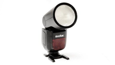 Round Heads are All the Rage: Fstoppers Reviews the Godox V1