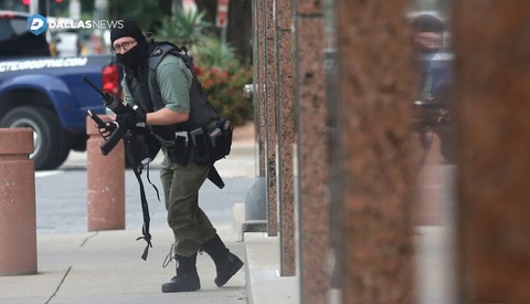 Photographer Captures Gunman Staring Right in to His Lens at Dallas Shooting