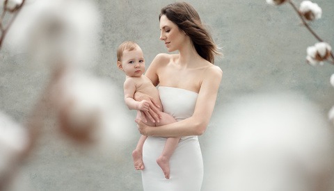How Donatella Nicolini Shot These Amazing Floral Maternity Images
