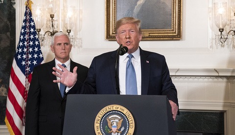 Photojournalist Catches the Truth Behind Trump’s TelePrompter Flub
