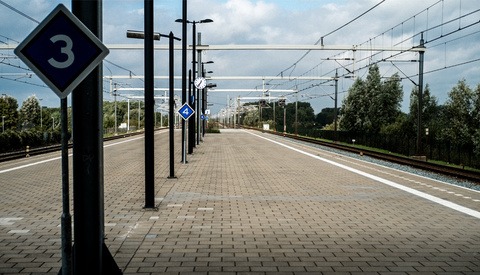 Teen Dies in a Horrific Accident While Having His Senior Photos Taken on Train Tracks