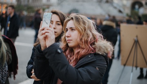 Can We Not Travel Without Sharing Photos Anymore?