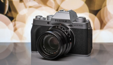 Fstoppers Reviews the Fujifilm X-T200: All Touchscreen, (Almost) All the Time