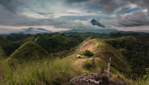 Why Photographers Should Consider Having a Walkaround Lens