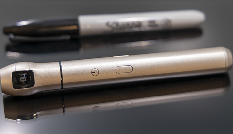 Fstoppers Reviews the Vecnos IQUI: A Tiny 360 Camera for the Masses?