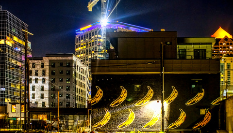 Step Up Your Street Photography by Embracing the Darkness