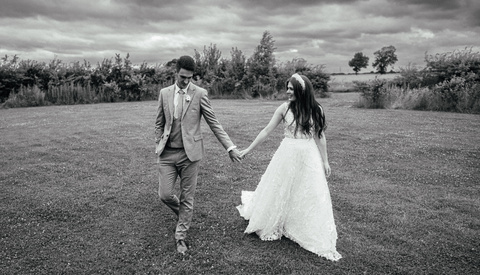 Authentic Wedding Photography: Tips for Relaxed Couple Portraits