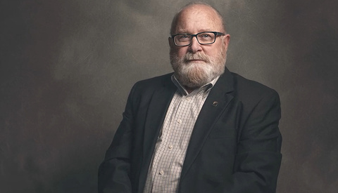 How to Pose People Naturally: Proven Advice for Portrait Sessions