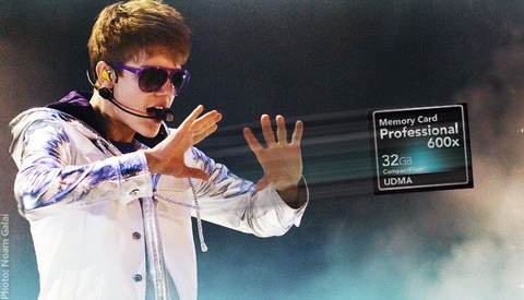 Justin Bieber Steals Memory Card Out Of Photographer's Camera