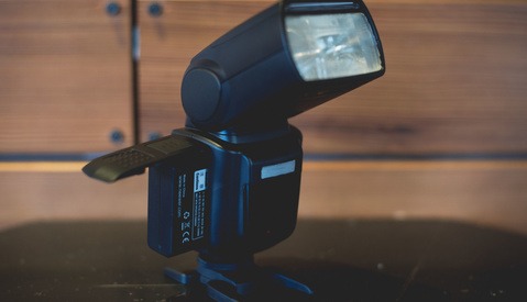 Fstoppers Reviews - Neewer TT850 Li-Ion Flash