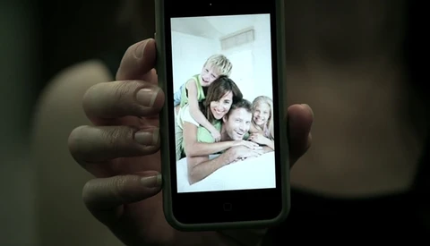 Selfies Anonymous: The Truth Behind Our Photos on Instagram