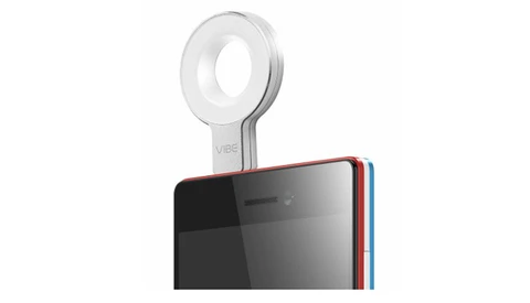 Vibe's Selfie Flash Is the Phone Accessory You Didn't Know You Needed