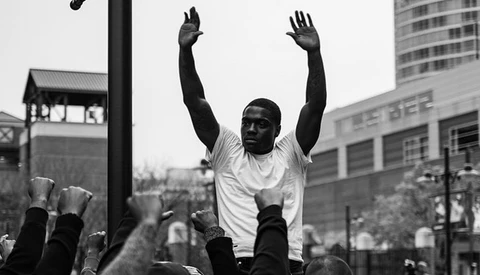 The Young 'Amateur' Photojournalist Whose Work Has Been Heard Around The World