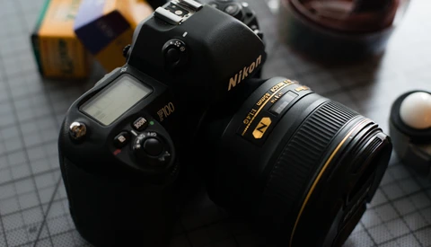 Fstoppers Reviews the Nikon F100
