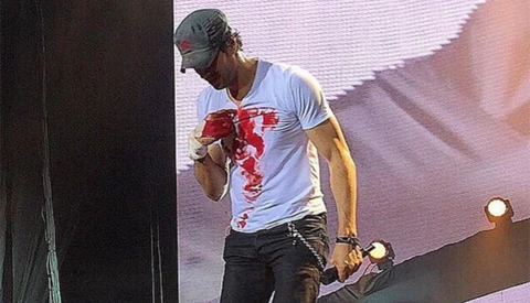 Enrique Iglesias Seriously Injures Hand during Show from Flying Drone