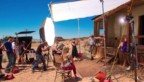 Nick Saglimbeni Releases Mastering Lighting to Fstoppers in German and Spanish: Preview Here