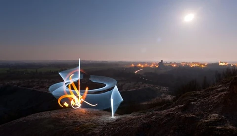 Watch How Julien Breton Creates Intricate Light Paintings of Calligraphy
