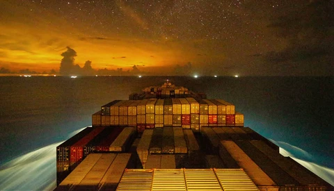 Brilliant 4K Time-lapse Day in the Life of the Gunhilde, a Maersk Container Ship