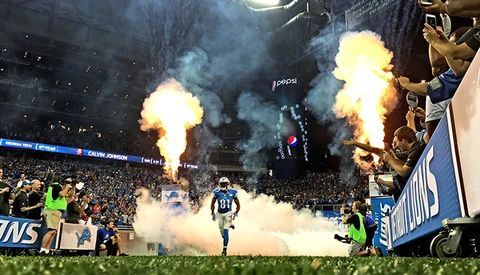 Professional NFL Photographer Captures Prime Time Game with iPhone 6s Plus