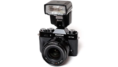 Fstoppers Reviews the Nissin i40 Flash for Fujifilm