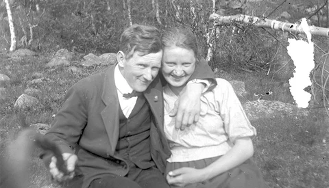 Is This The First Selfie Stick Photograph?